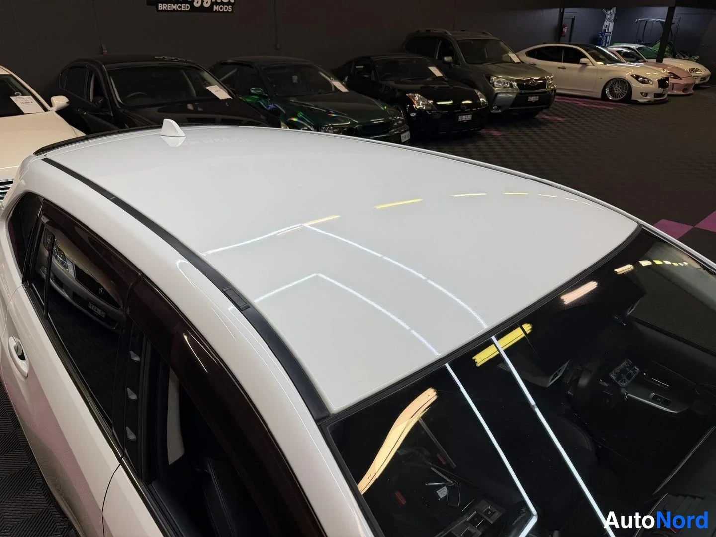 Vit Subaru Levorg 2014, från sidan, bild 6