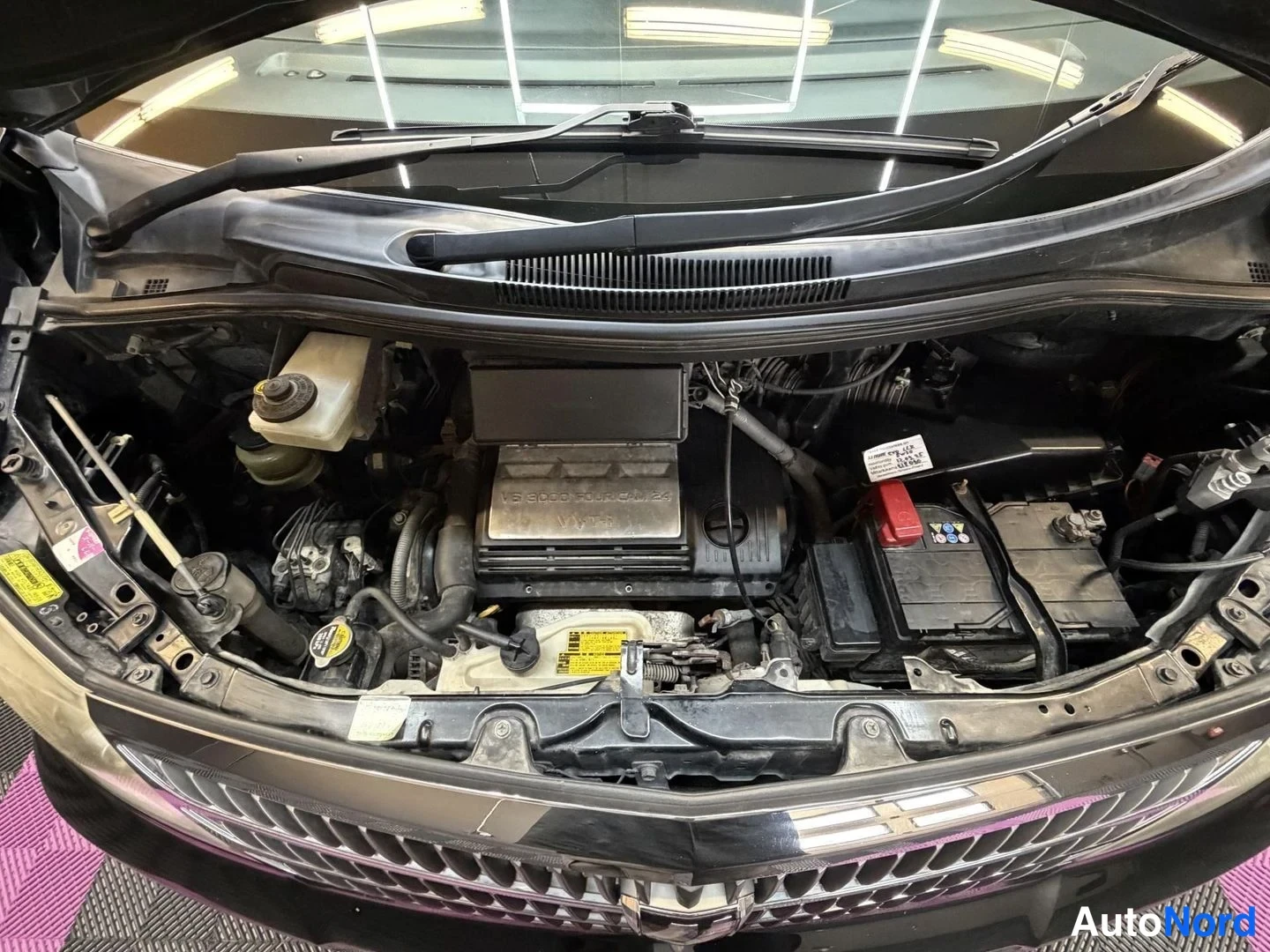 Svart Toyota Alphard 2004, motorrum, bild 23