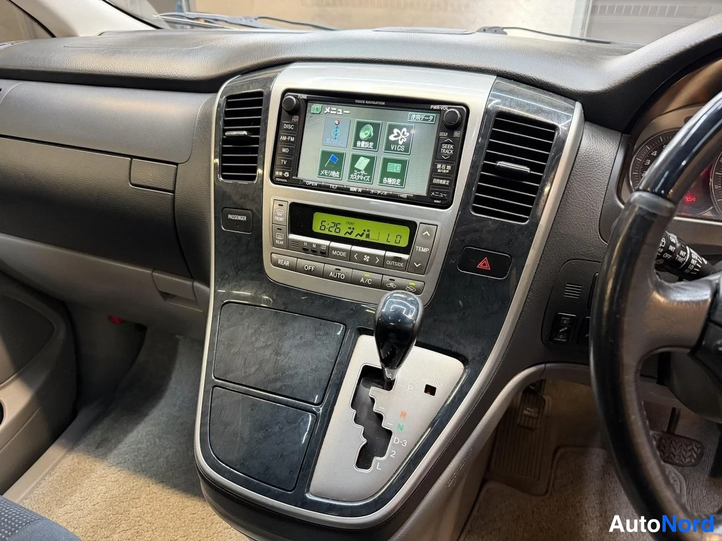 Svart Toyota Alphard 2004, detalj, bild 31