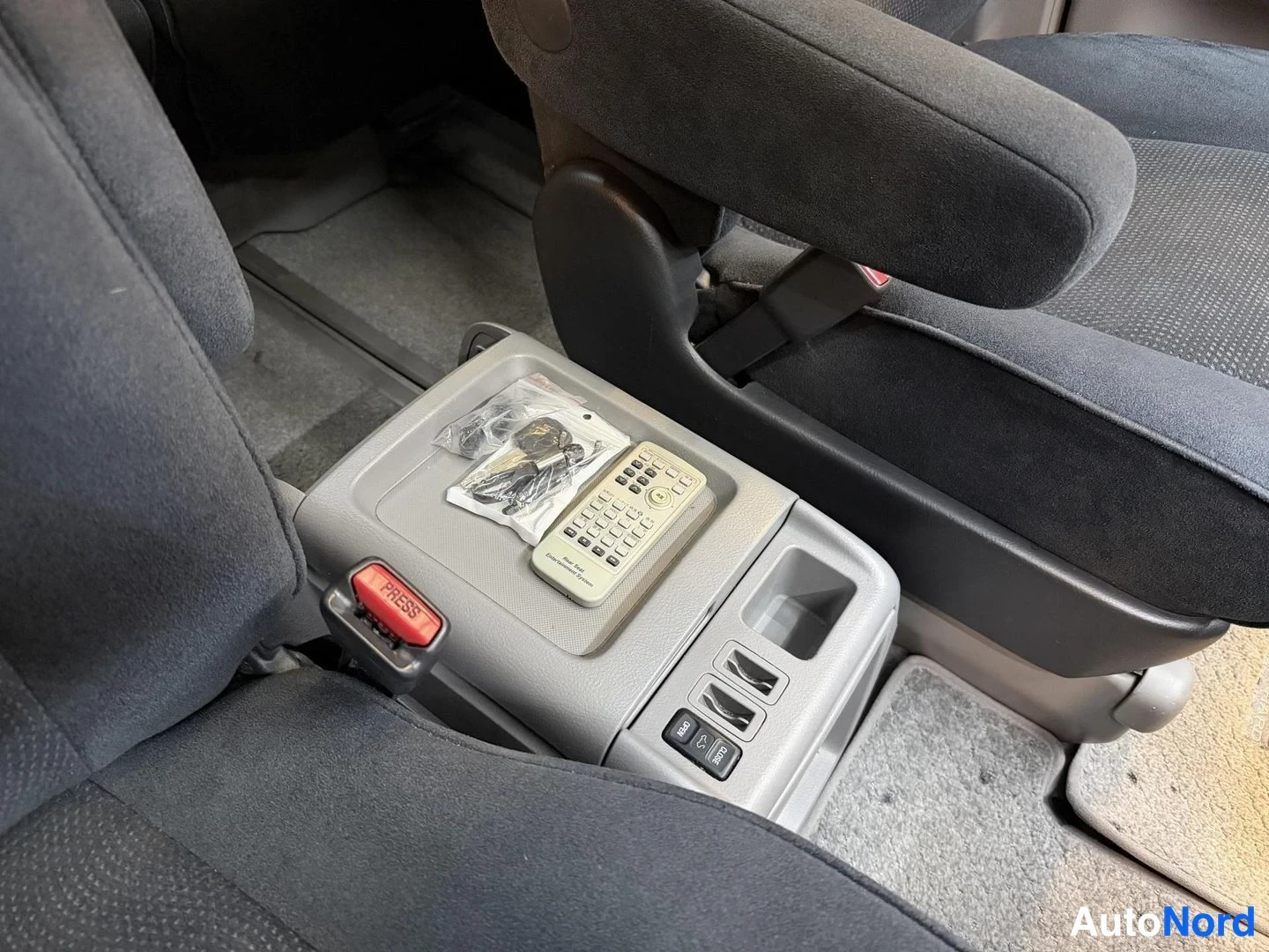 Svart Toyota Alphard 2004, detalj, bild 33