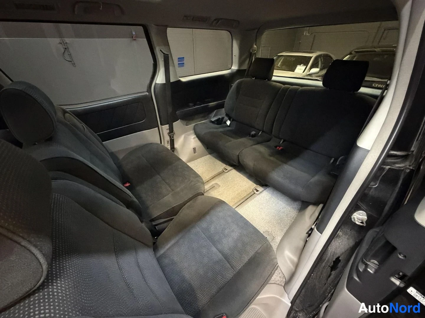 Svart Toyota Alphard 2004, förarplats, bild 15