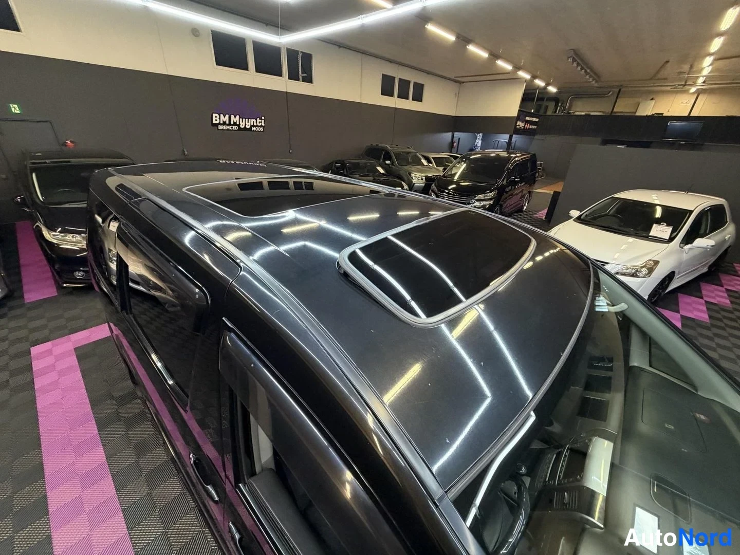 Svart Toyota Alphard 2004, detalj, bild 24