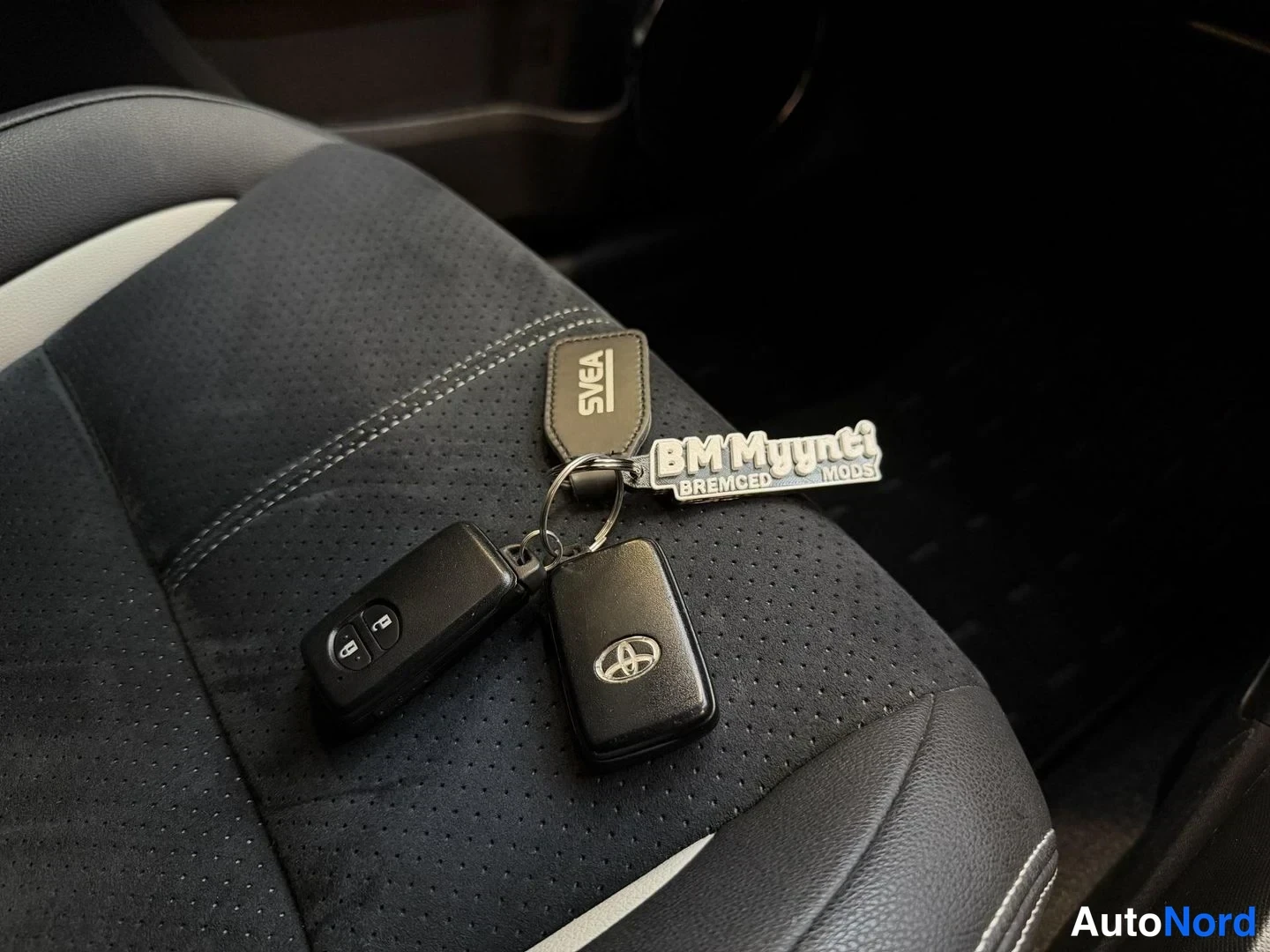 Blå Toyota Aqua 2014, detalj, bild 27