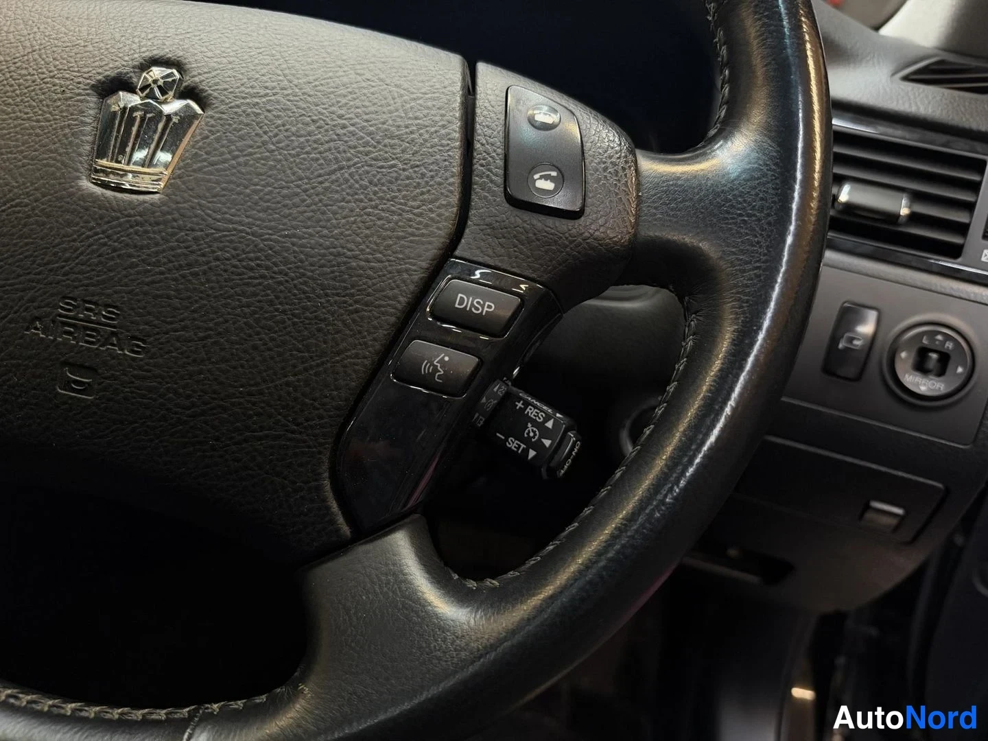 Svart Toyota Crown 2007, detalj, bild 25