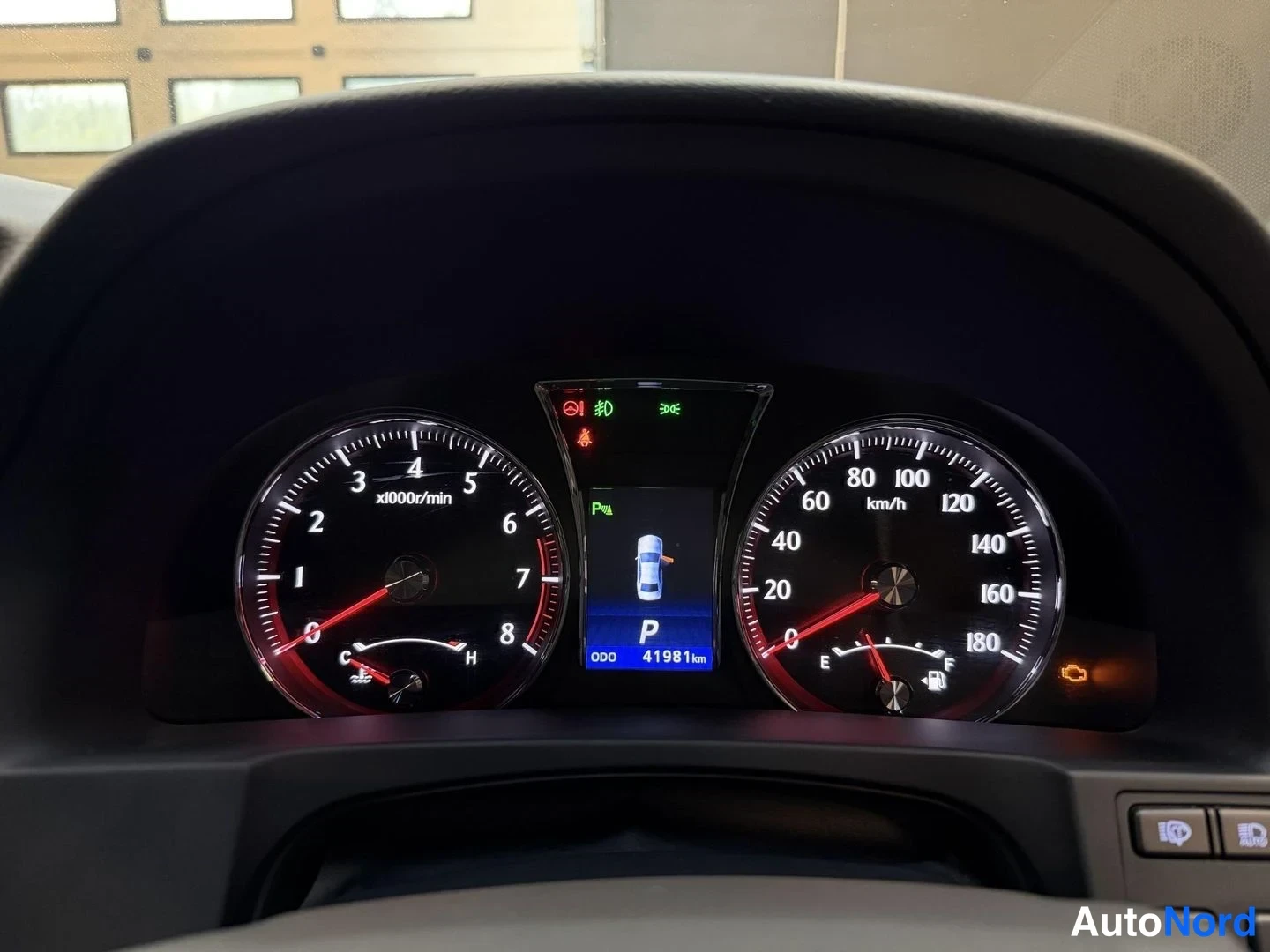 Grå Toyota Crown 2013, detalj, bild 29