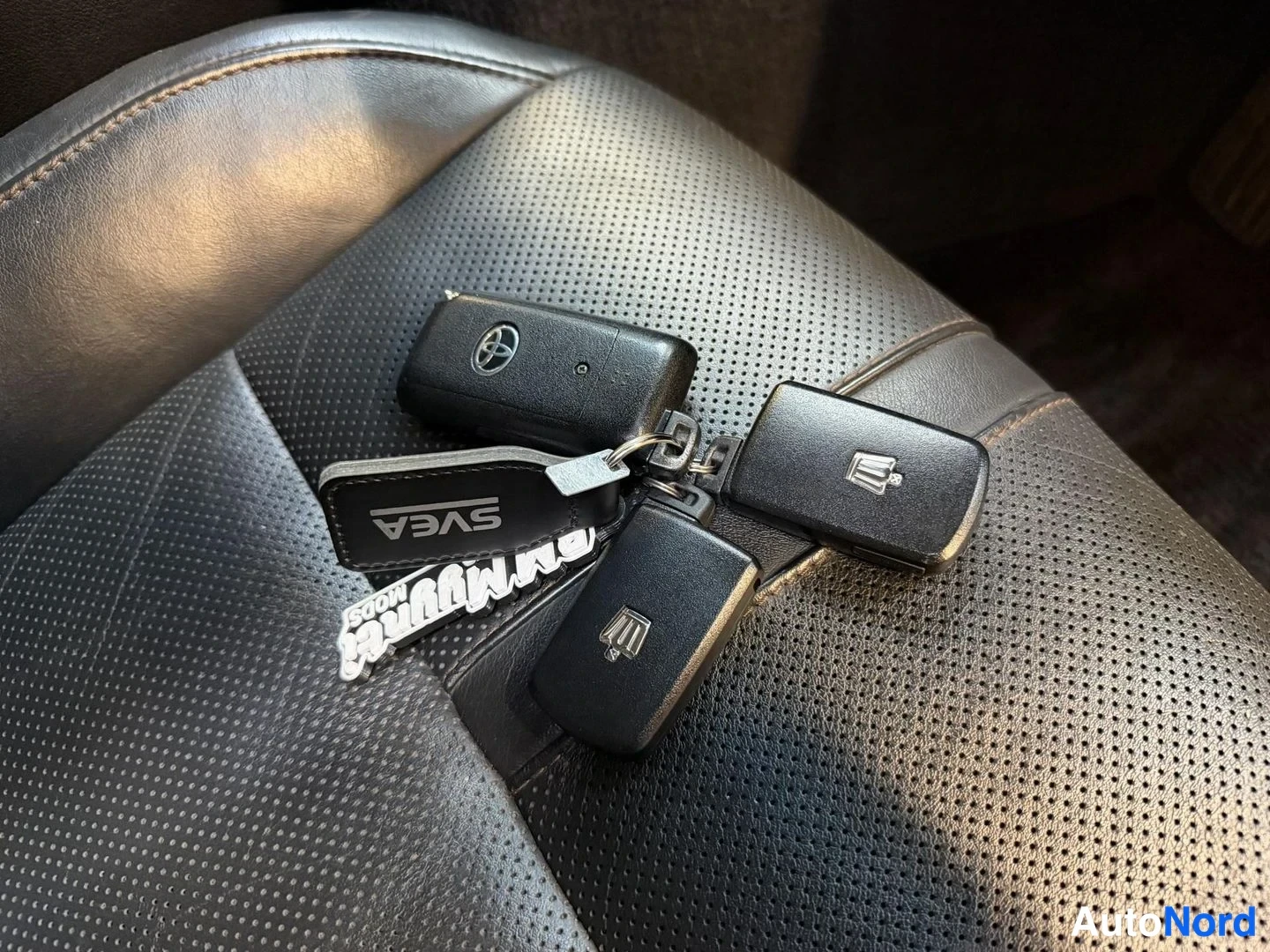 Grå Toyota Crown 2013, detalj, bild 30