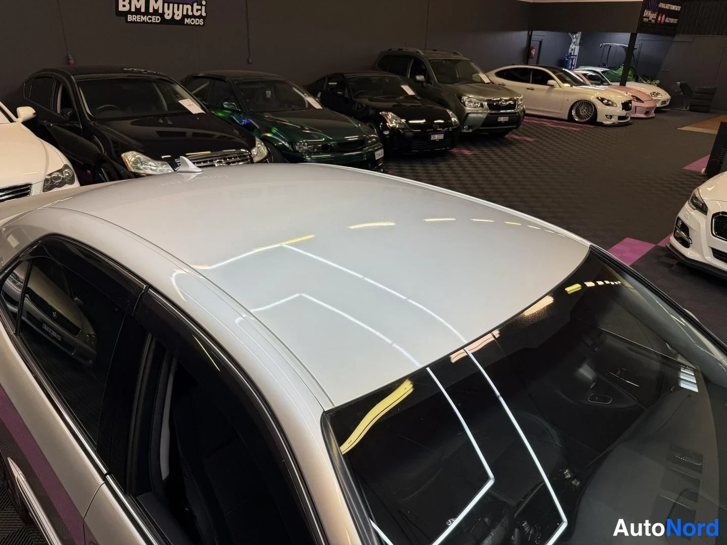 Grå Toyota Crown 2013, detalj, bild 25