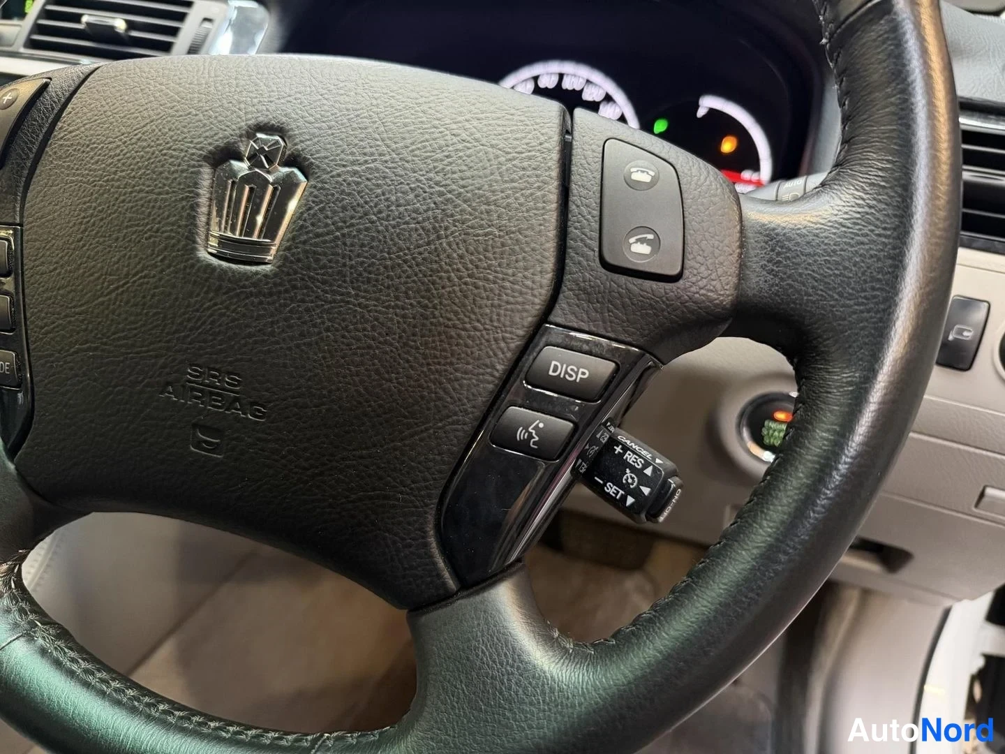 Vit Toyota Crown 2006, detalj, bild 26