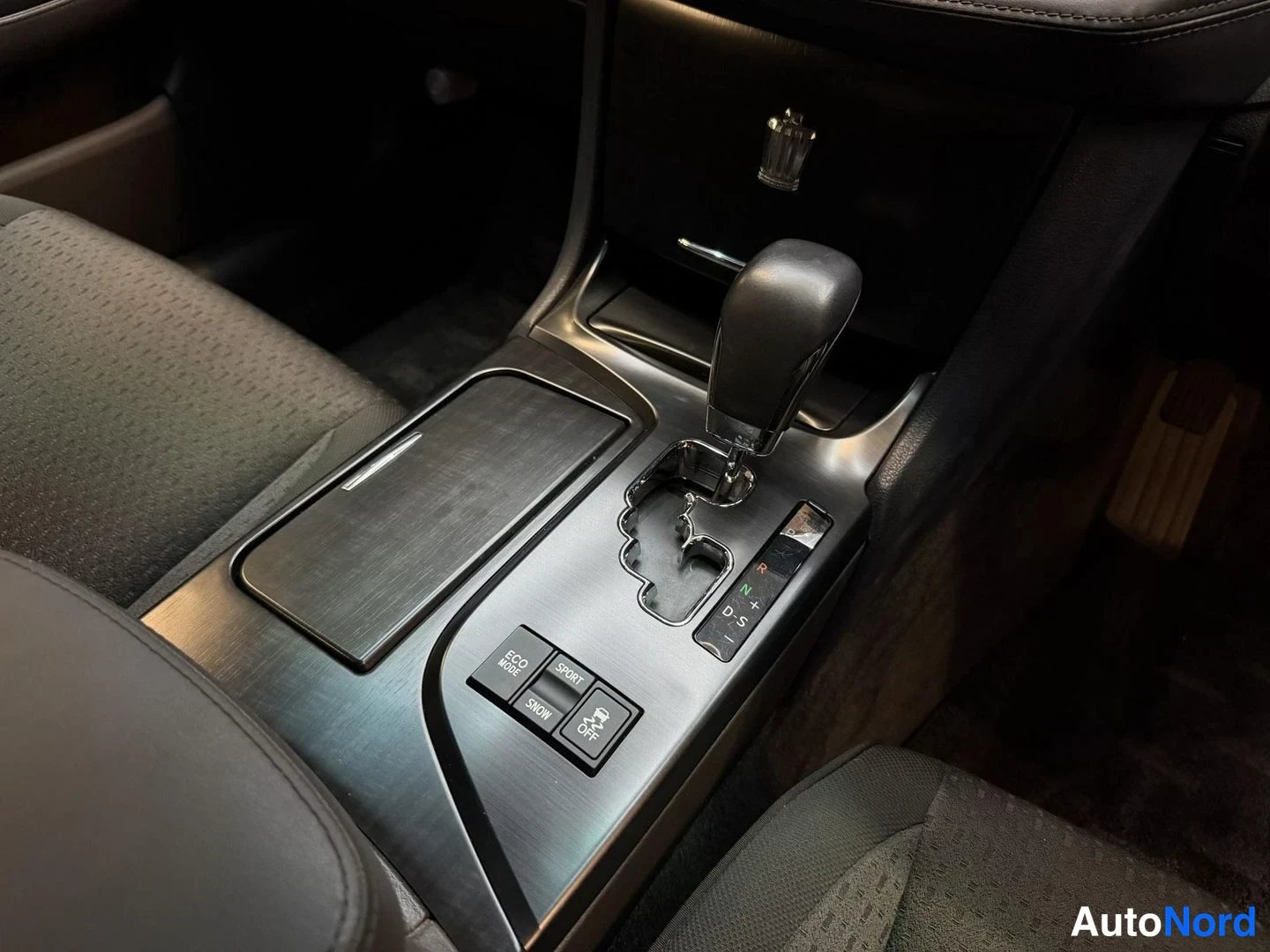 Vit Toyota Crown 2008, detalj, bild 29