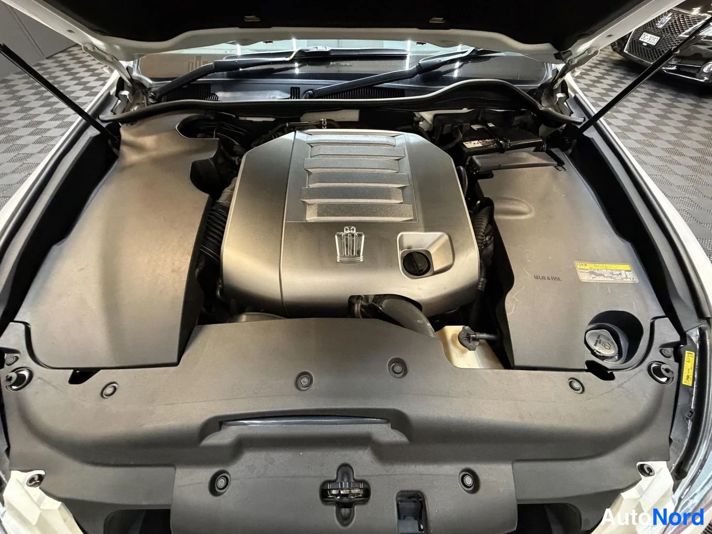Vit Toyota Crown 2008, motorrum, bild 20
