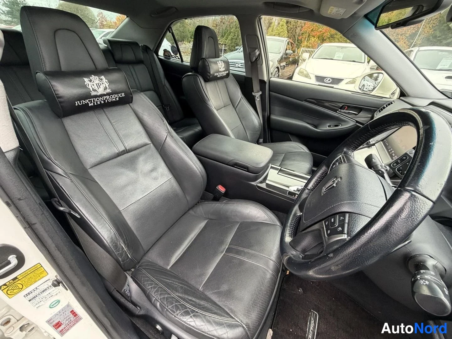 Vit Toyota Crown 2012, framsäten, bild 10