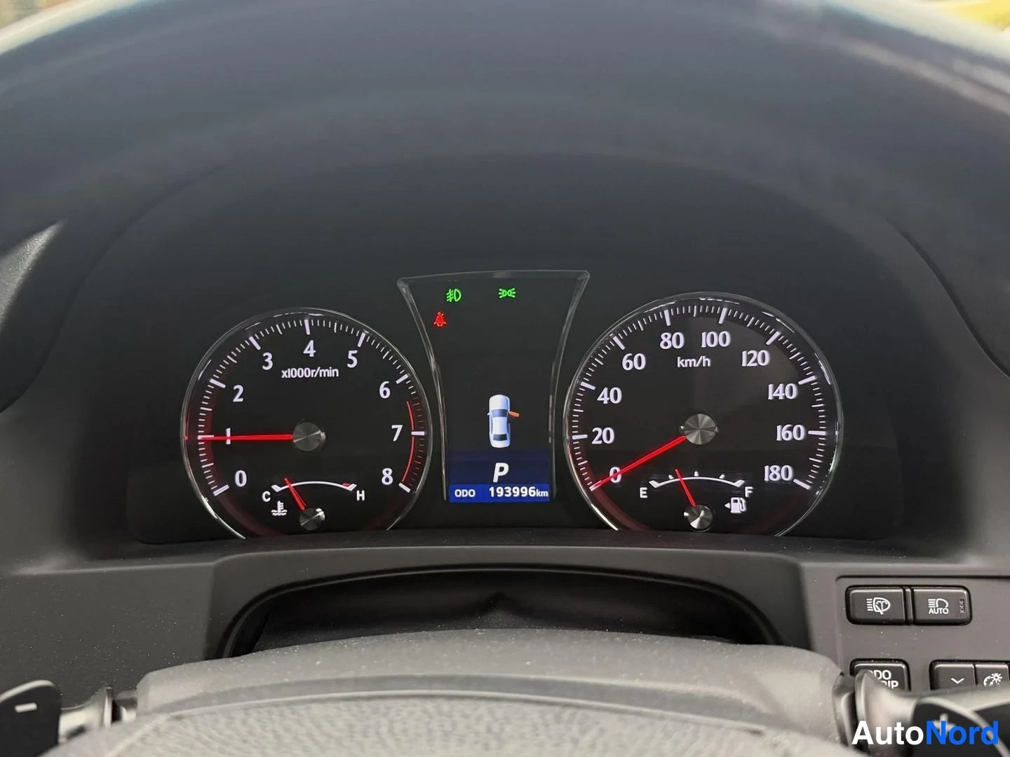 Vit Toyota Crown 2012, detalj, bild 13