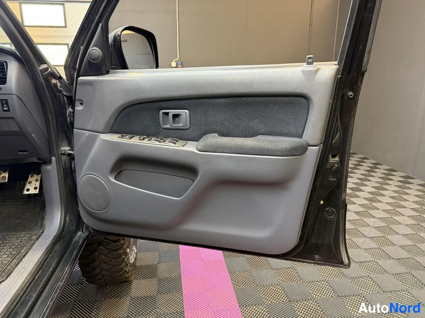 Svart Toyota Hilux SURF 2000, detalj, bild 26
