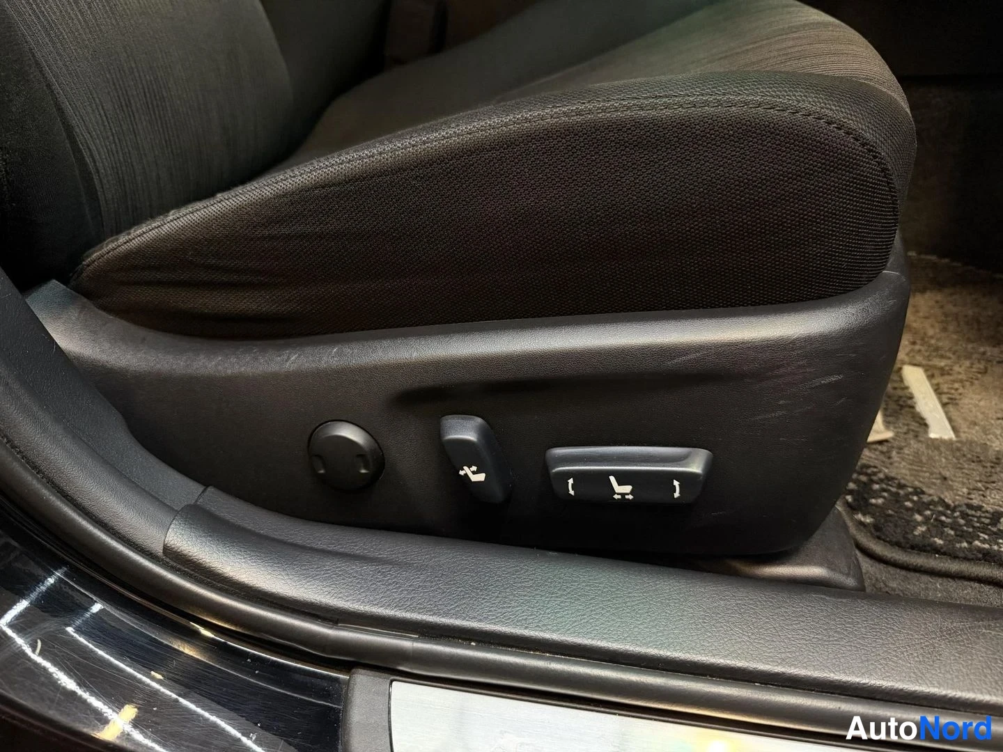Svart Toyota Mark X 2010, detalj, bild 24