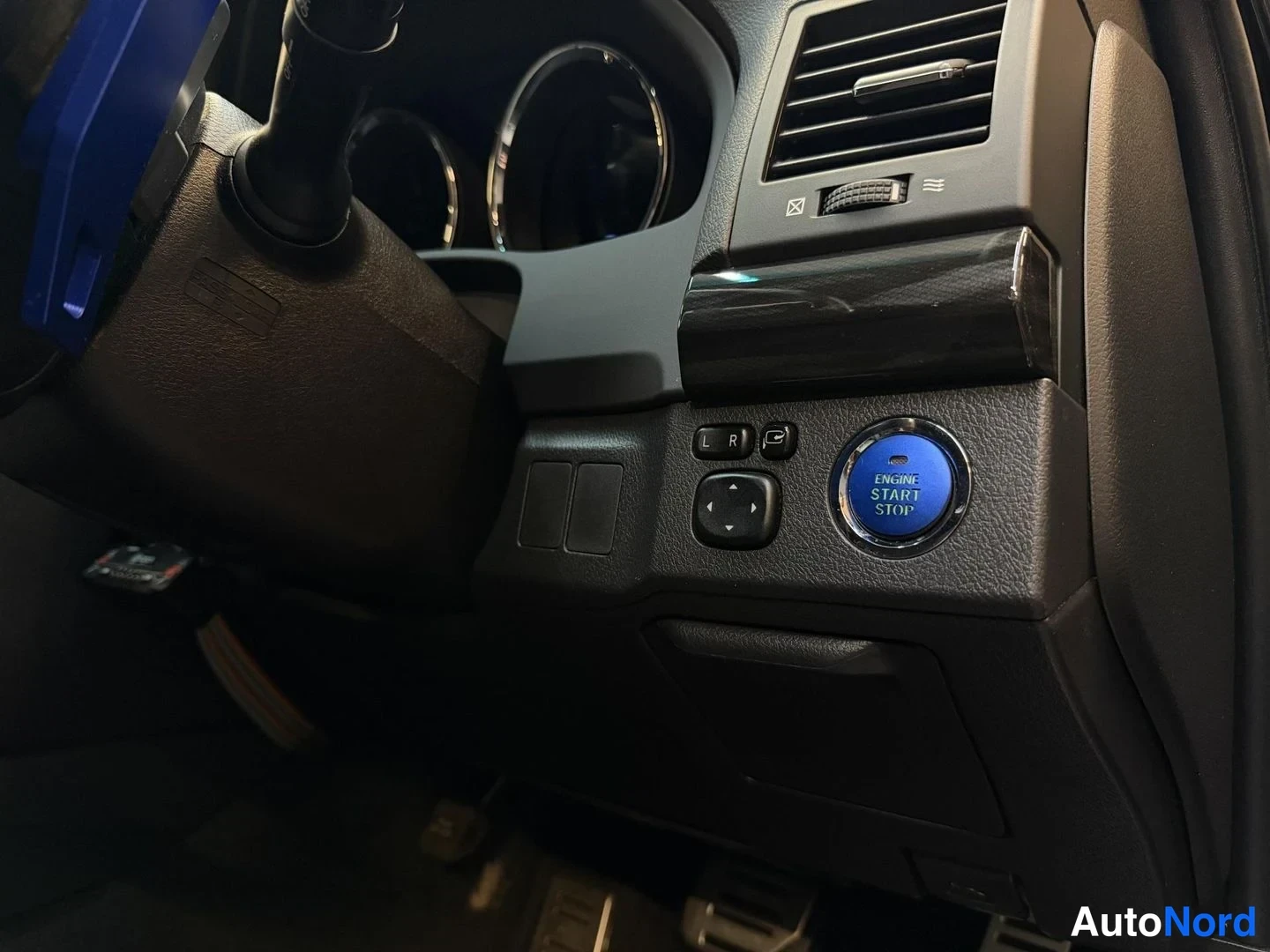 Svart Toyota Mark X 2010, detalj, bild 25