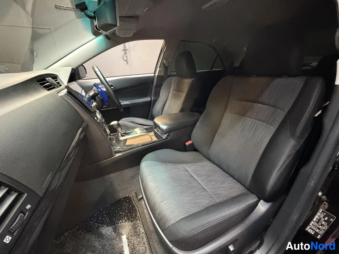 Svart Toyota Mark X 2010, förarplats, bild 14