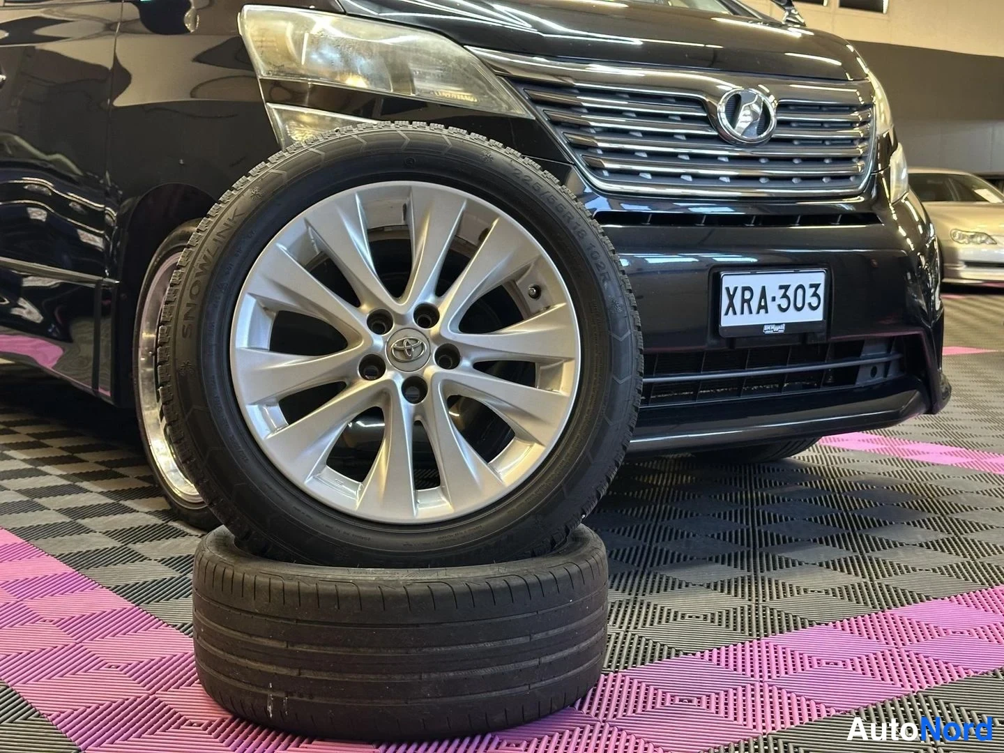 Svart Toyota Vellfire 2008, detalj, bild 27