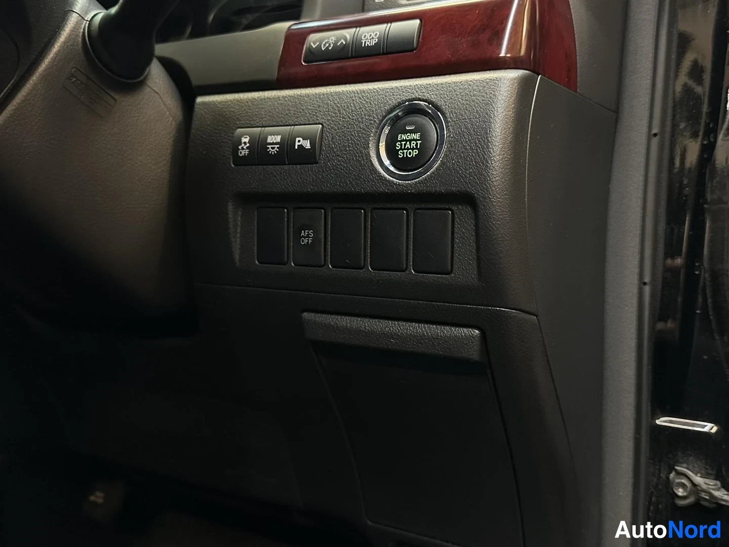 Svart Toyota Vellfire 2008, detalj, bild 31