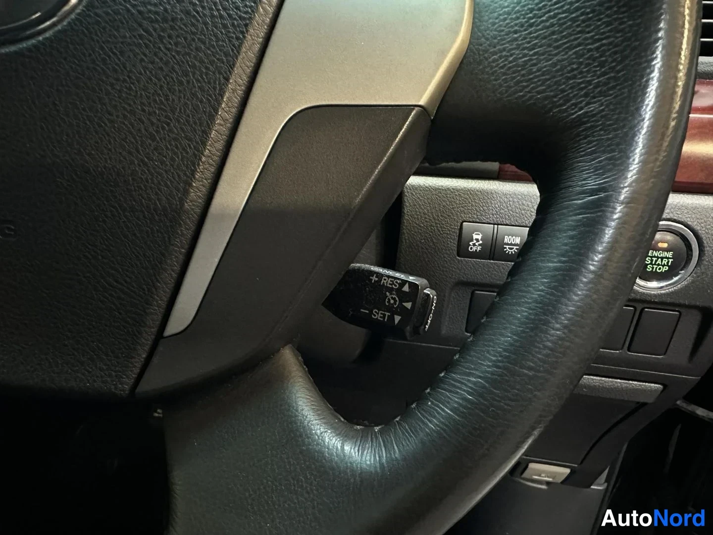 Svart Toyota Vellfire 2008, detalj, bild 33