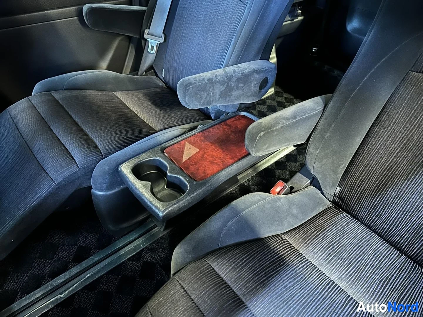 Svart Toyota Vellfire 2008, baksäten, bild 20