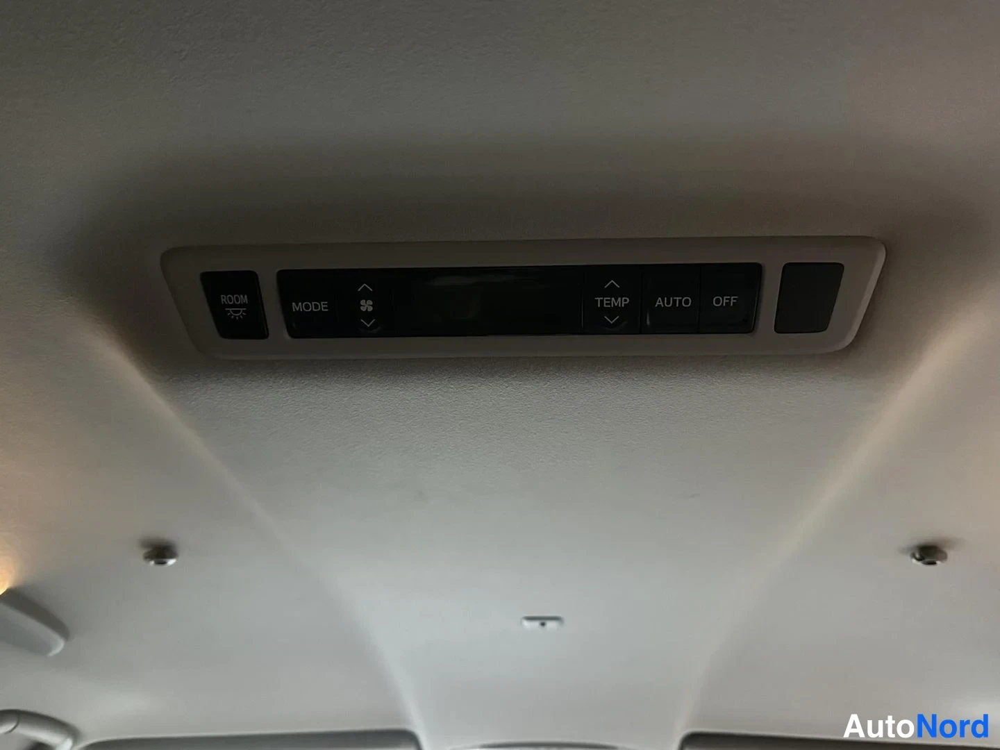 Svart Toyota Vellfire 2008, detalj, bild 38