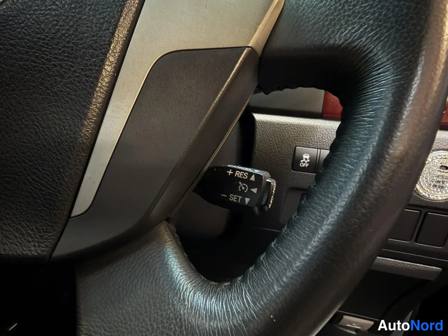 Svart Toyota Vellfire 2009, detalj, bild 28