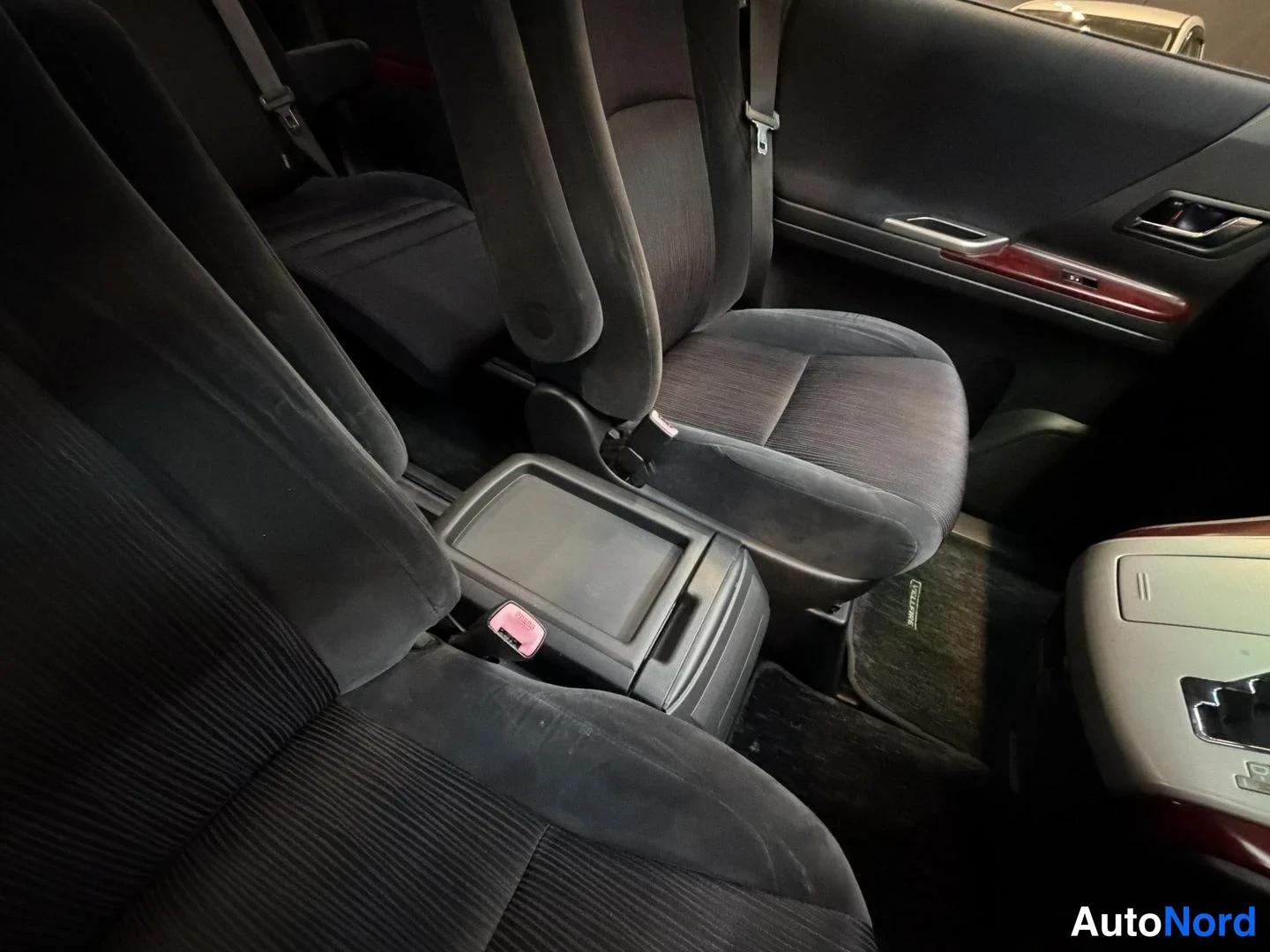 Svart Toyota Vellfire 2009, baksäten, bild 21