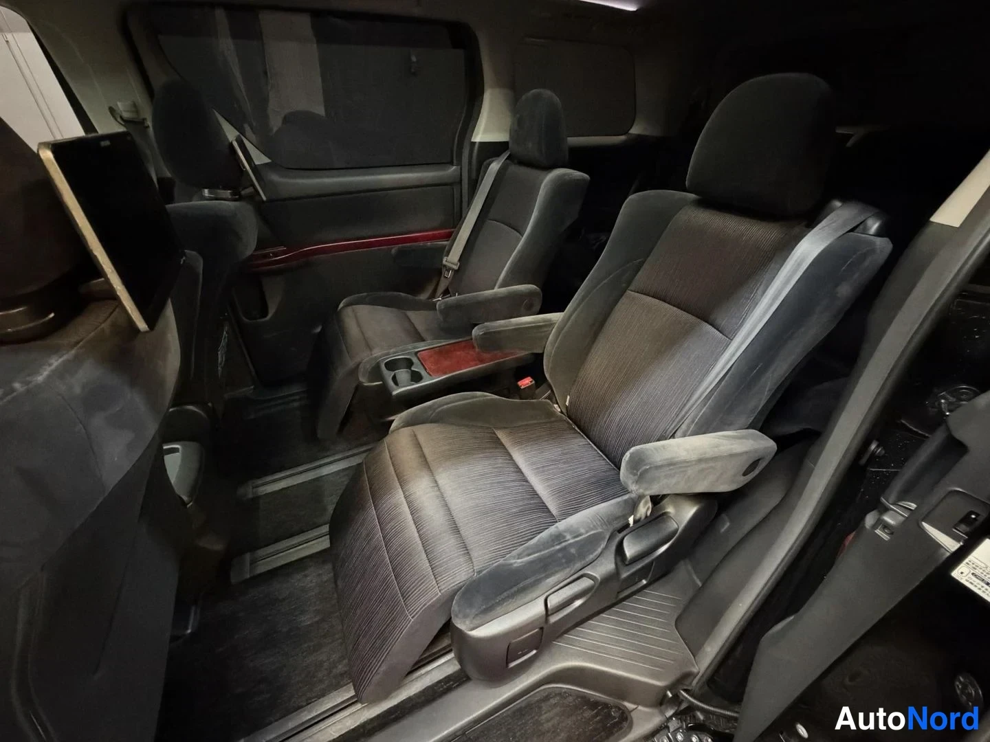 Svart Toyota Vellfire 2009, baksäten, bild 22