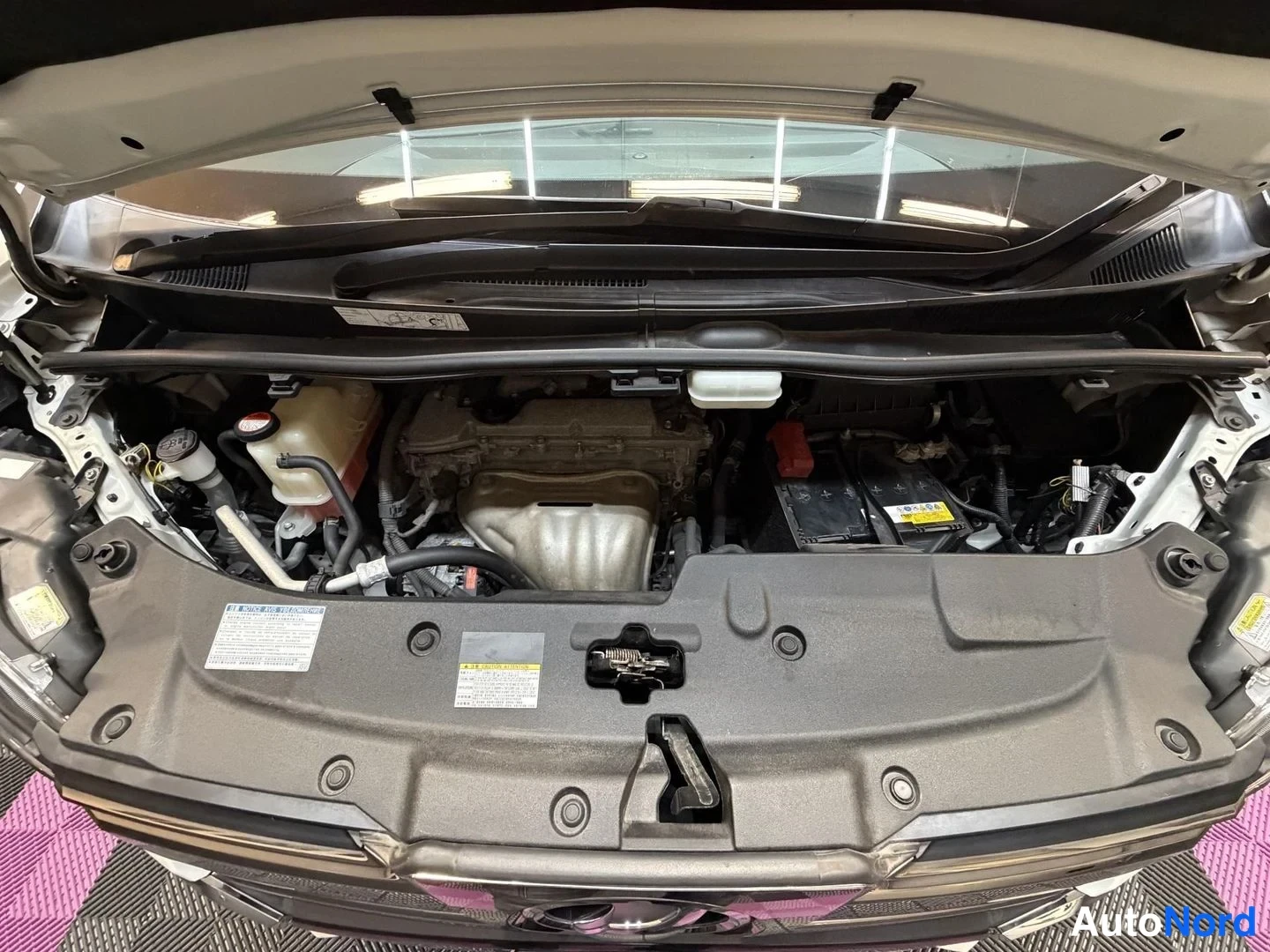 Vit Toyota Vellfire 2015, motorrum, bild 24