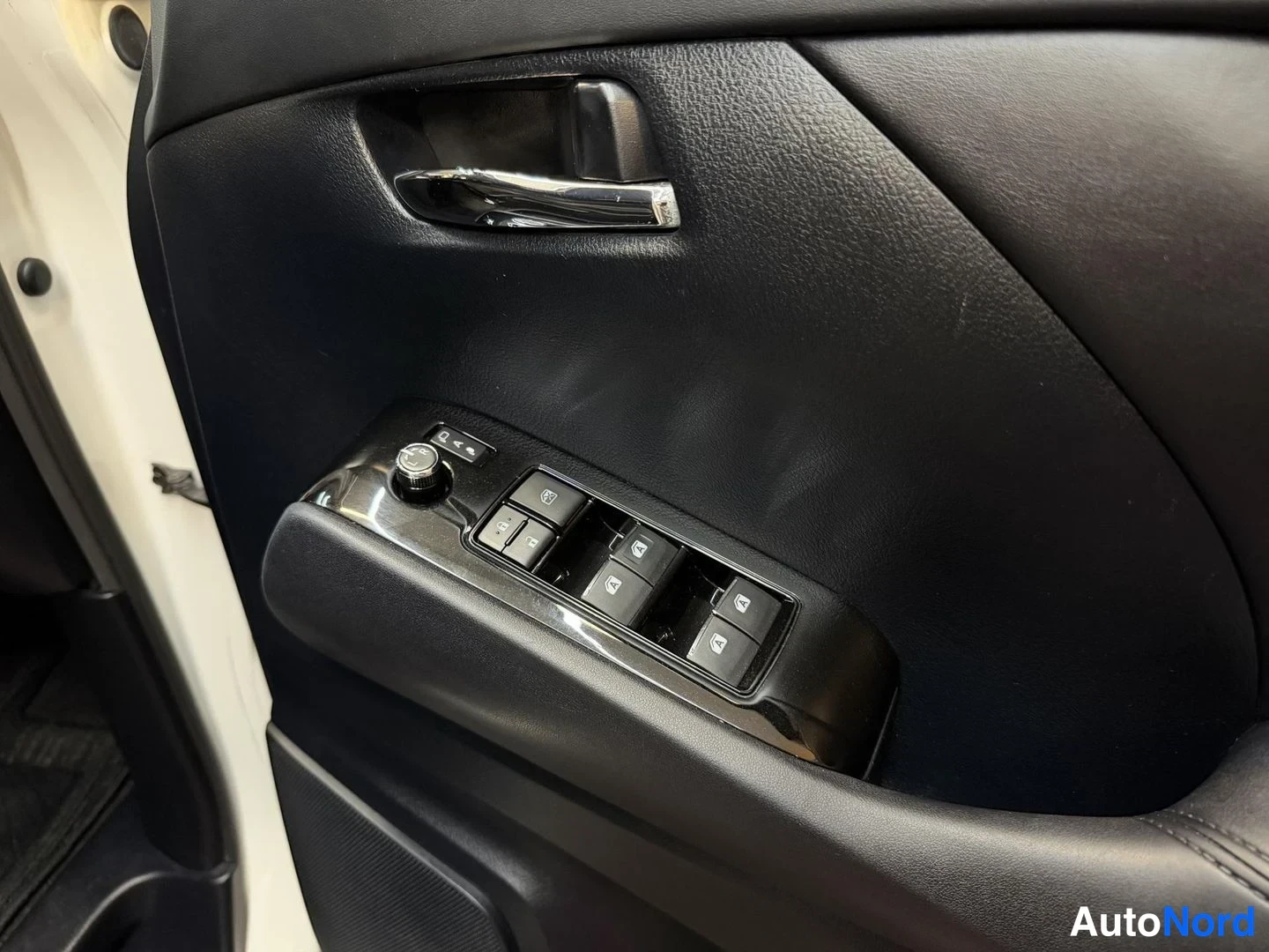 Vit Toyota Vellfire 2015, detalj, bild 35