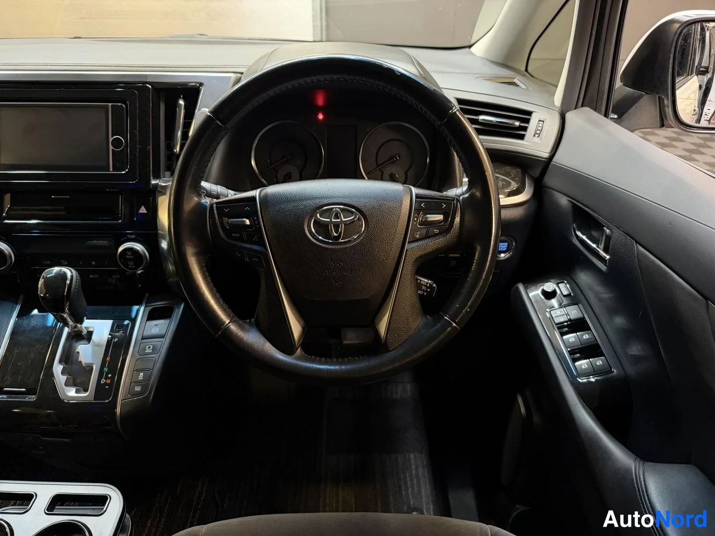 Vit Toyota Vellfire 2015, detalj, bild 36