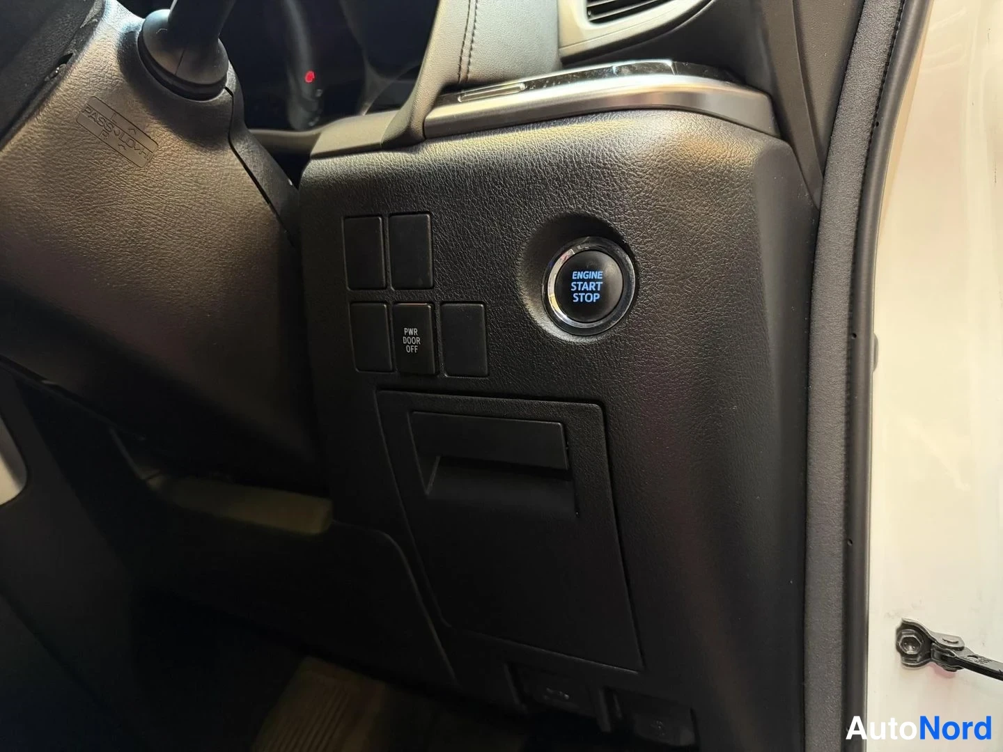 Vit Toyota Vellfire 2015, detalj, bild 25