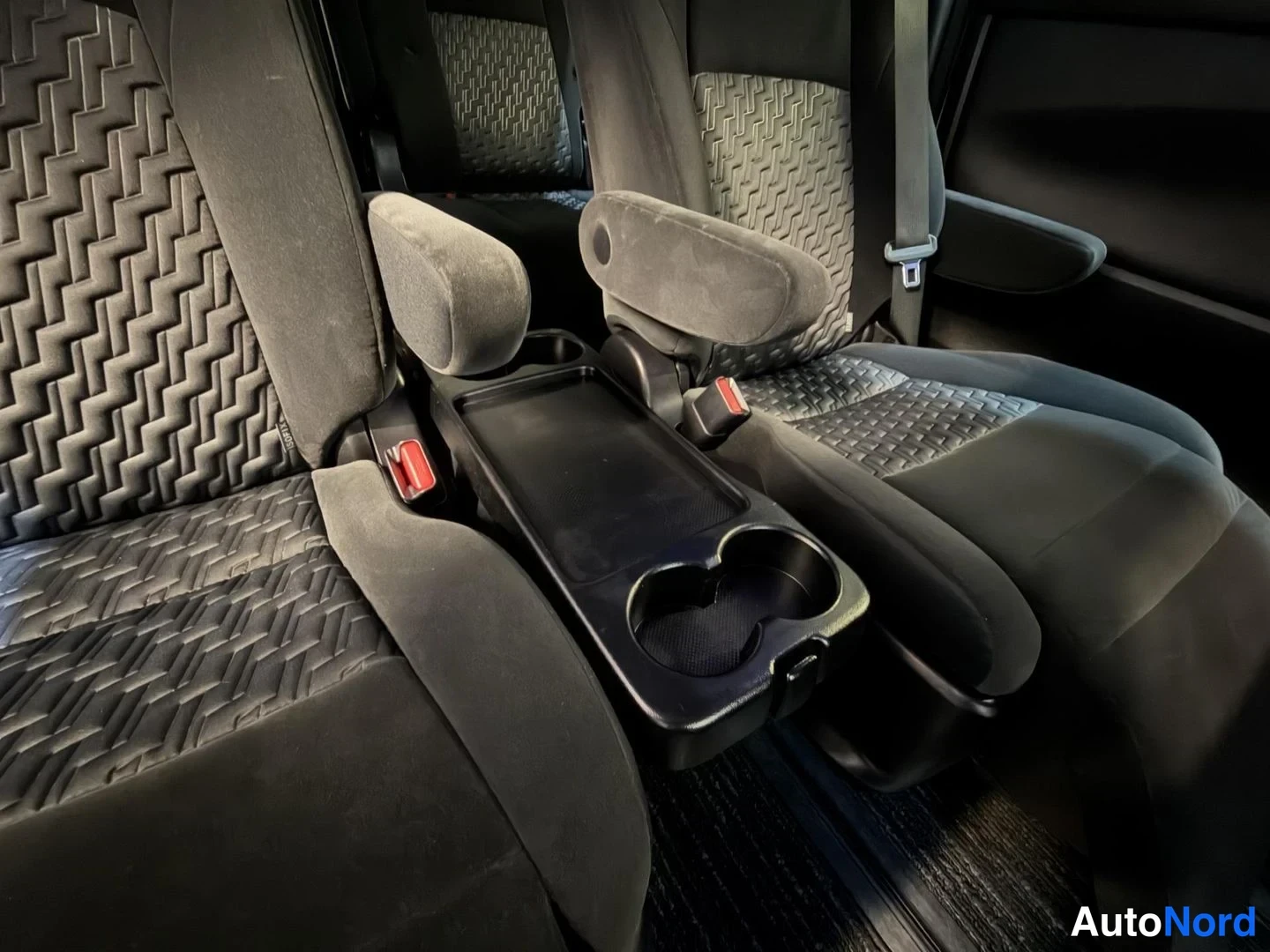 Vit Toyota Vellfire 2015, detalj, bild 31