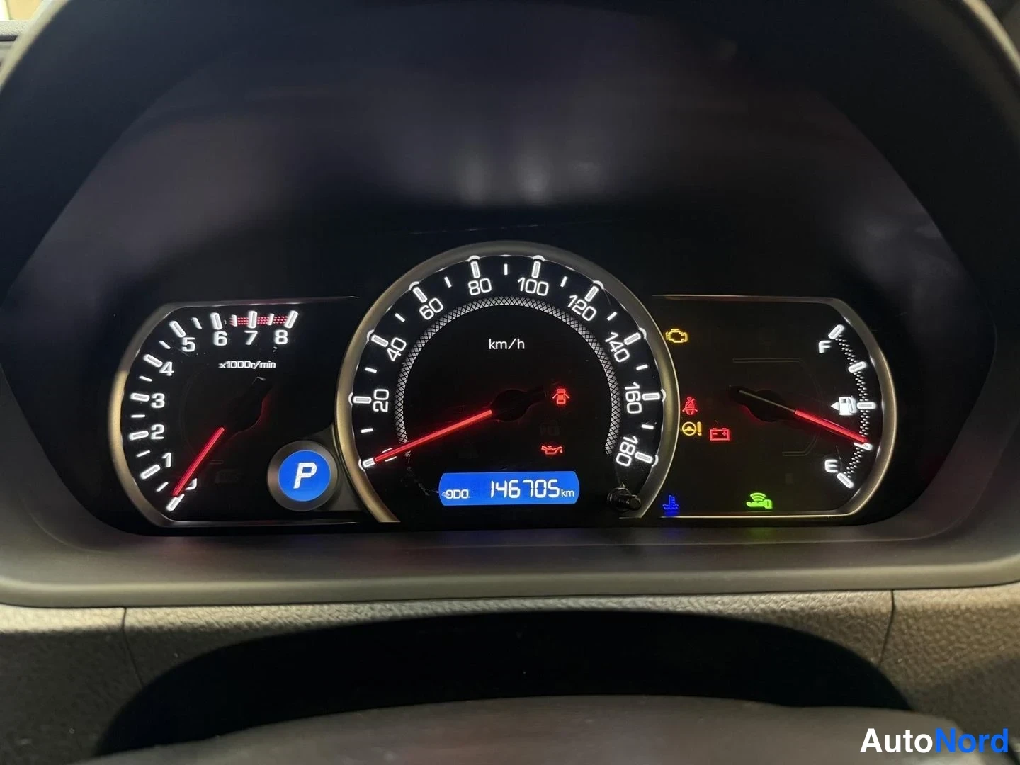 Vit Toyota Voxy 2015, detalj, bild 33