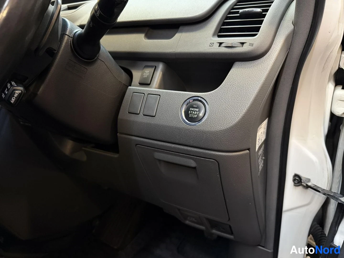 Vit Toyota Voxy 2007, detalj, bild 31