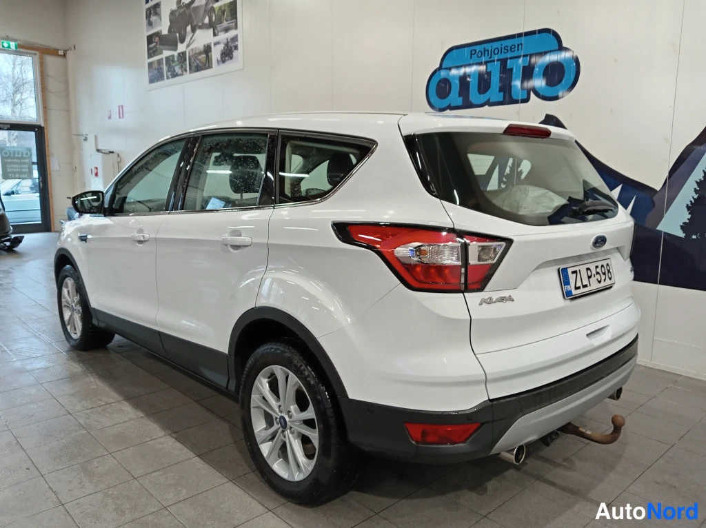 Valkoinen Ford Kuga 2017, takaviisto, kuva 5