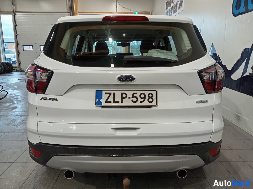 Valkoinen Ford Kuga 2017, takaa, kuva 7