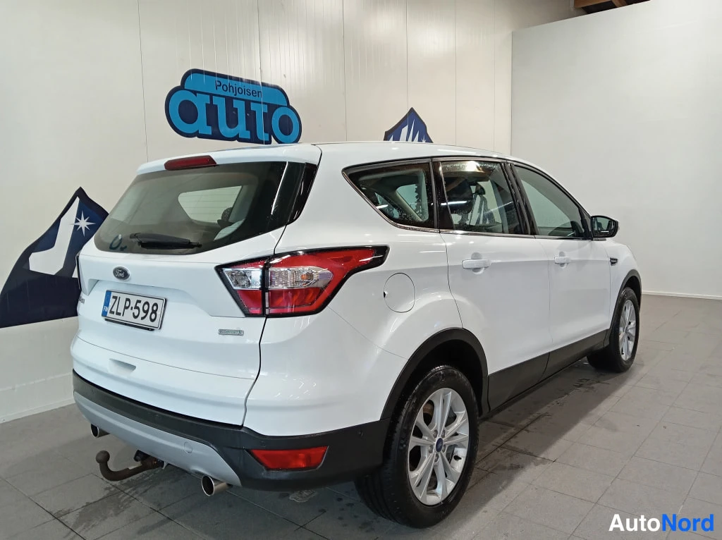 Valkoinen Ford Kuga 2017, takaviisto, kuva 6
