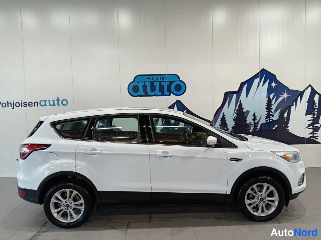 Valkoinen Ford Kuga 2017, sivulta, kuva 3