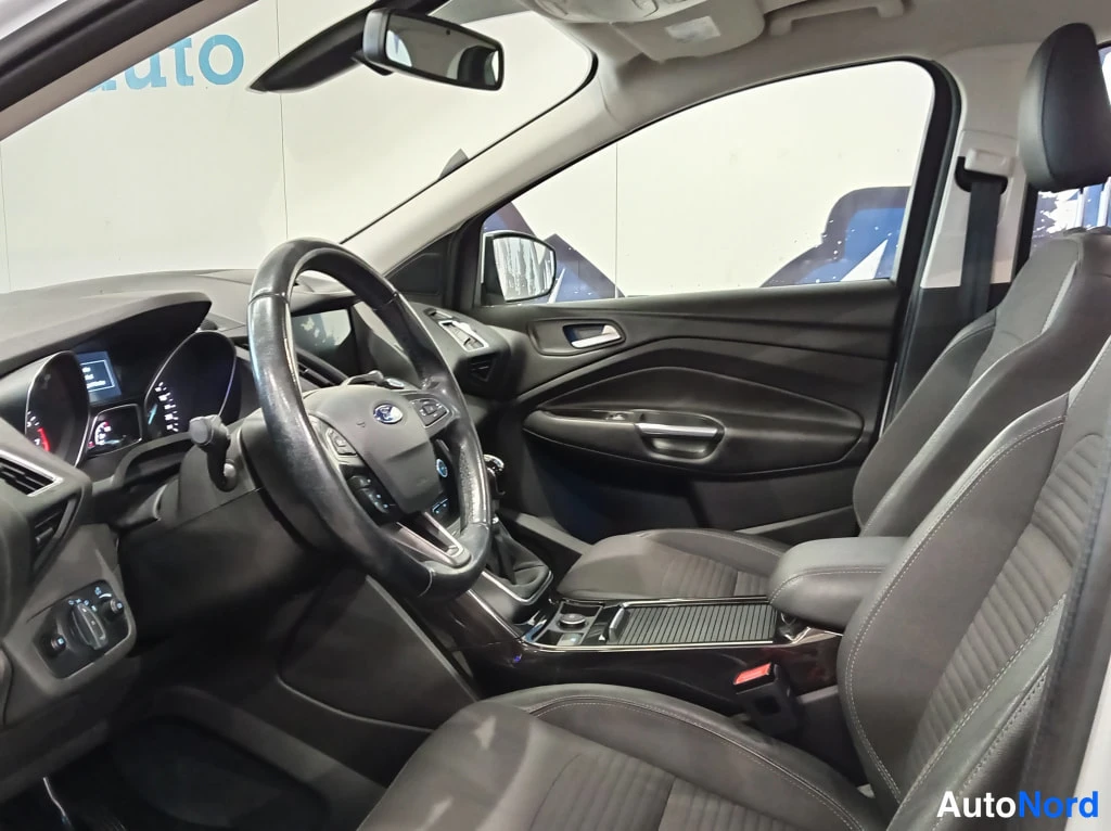 Valkoinen Ford Kuga 2017, ohjaamo, kuva 9