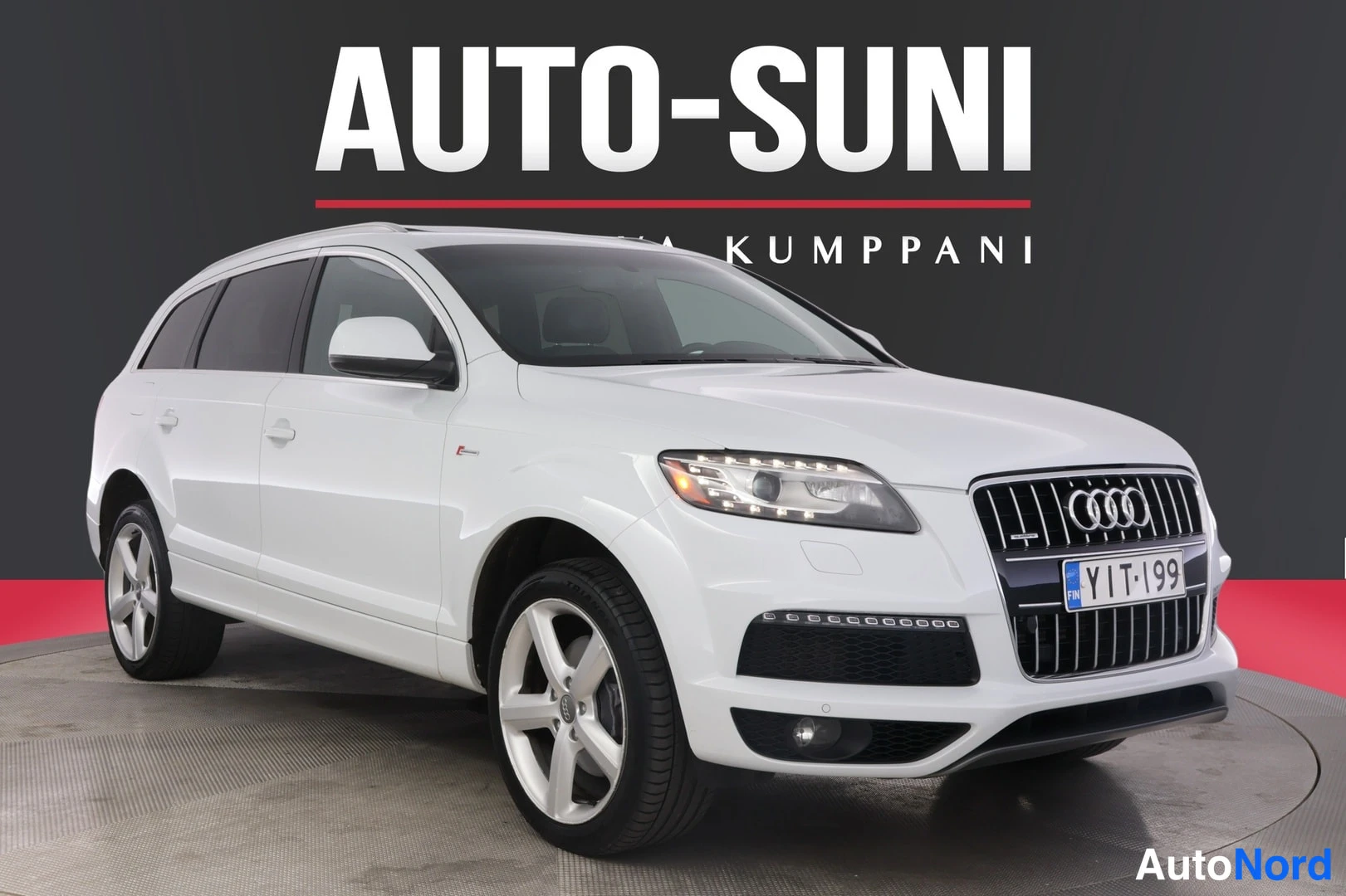Valkoinen Audi Q7 2012, etuviisto, keula oikealle, kuva 2