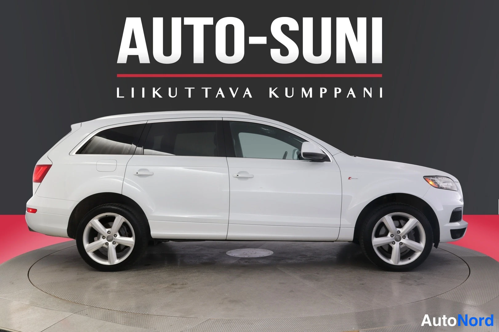 Valkoinen Audi Q7 2012, sivulta, kuva 3