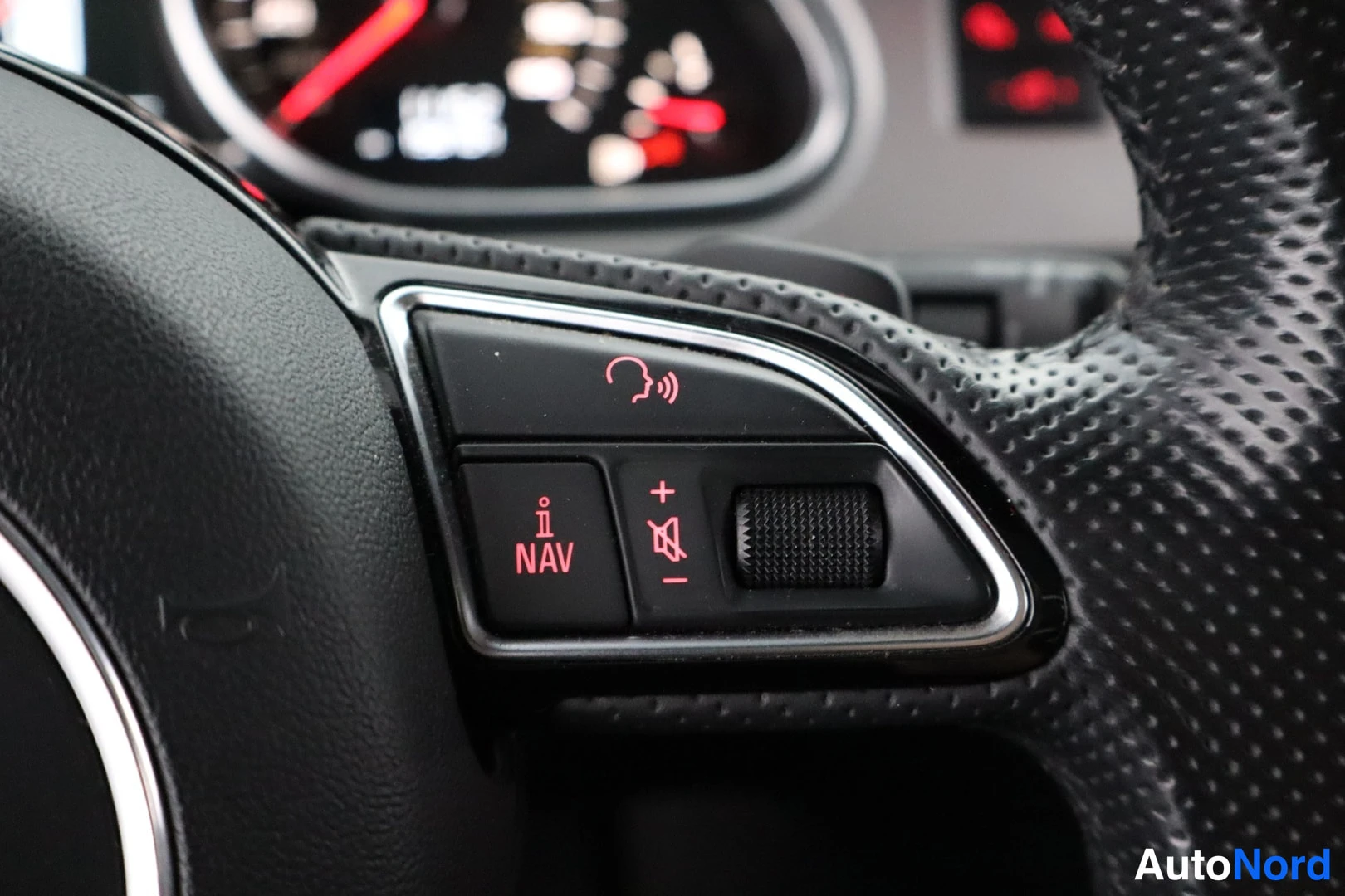 Valkoinen Audi Q7 2012, yksityiskohta, kuva 24