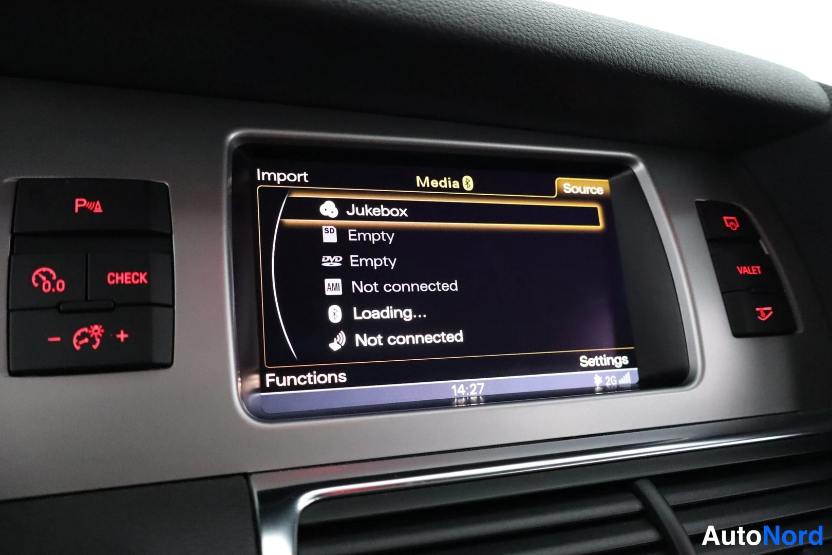Valkoinen Audi Q7 2012, yksityiskohta, kuva 28