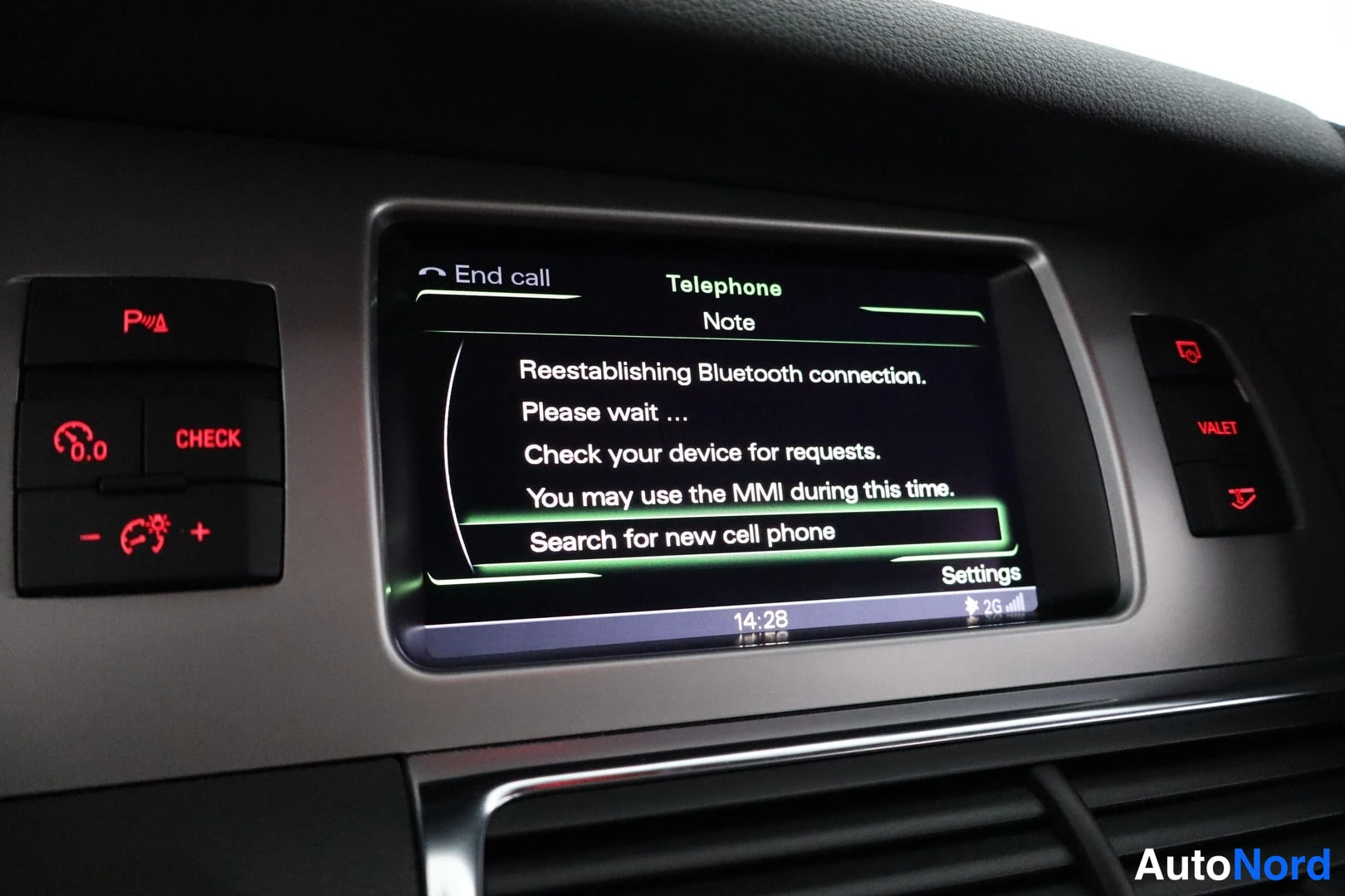 Valkoinen Audi Q7 2012, yksityiskohta, kuva 29