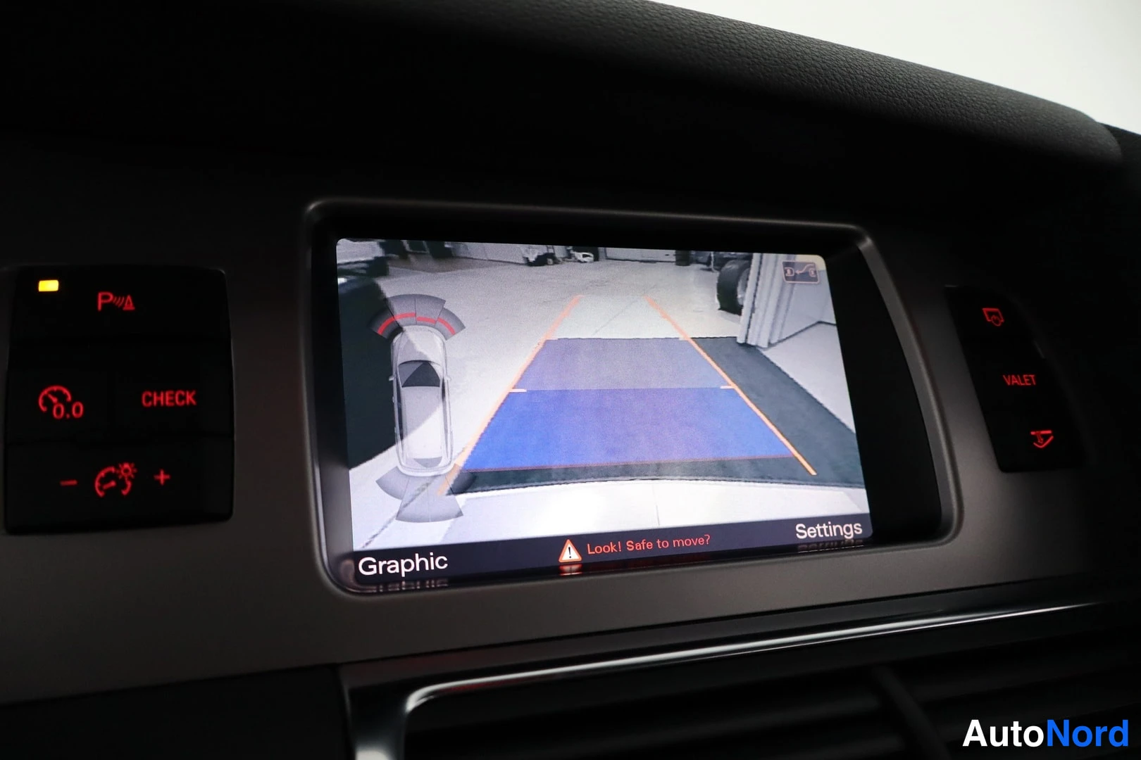 Valkoinen Audi Q7 2012, yksityiskohta, kuva 34