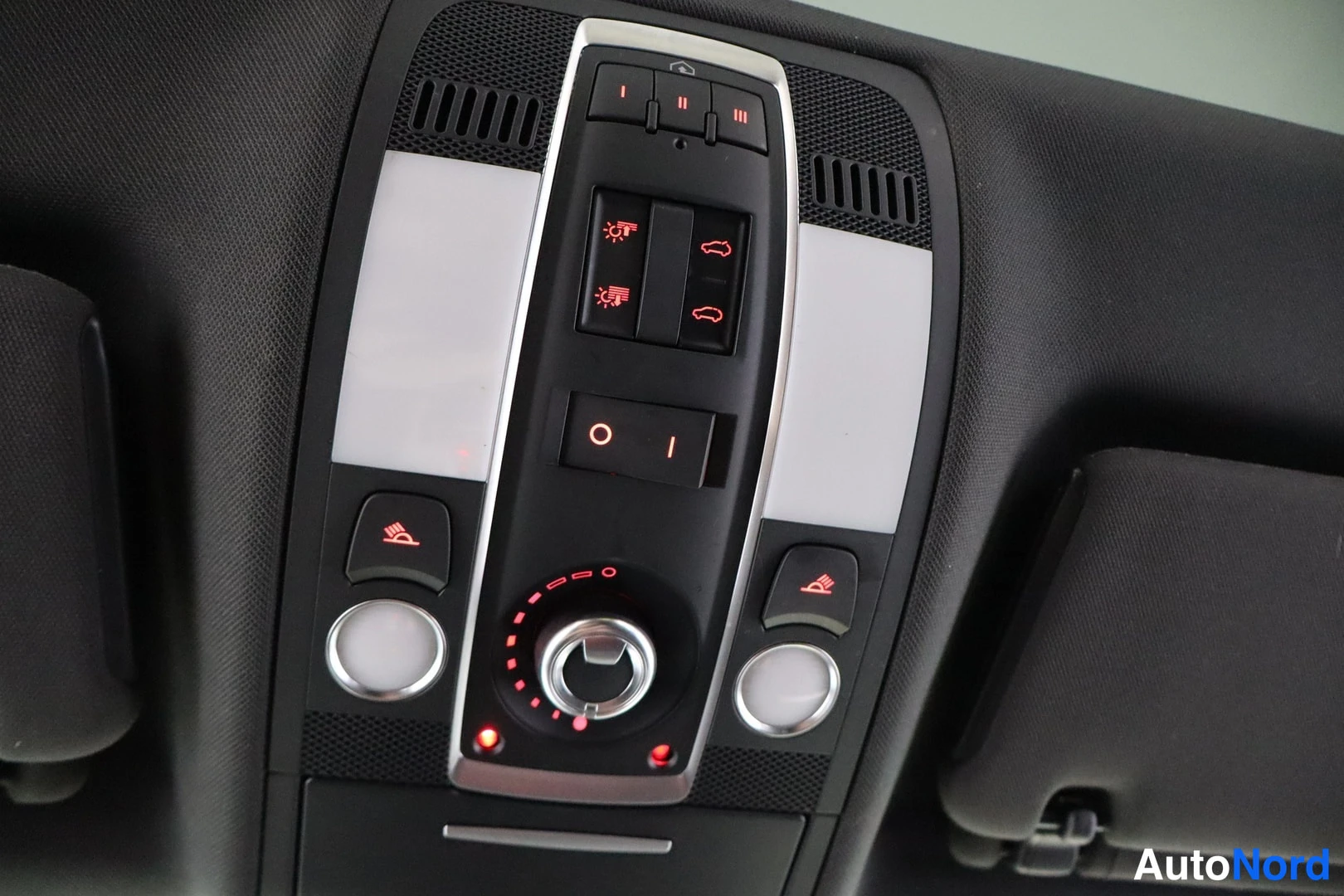 Valkoinen Audi Q7 2012, yksityiskohta, kuva 38