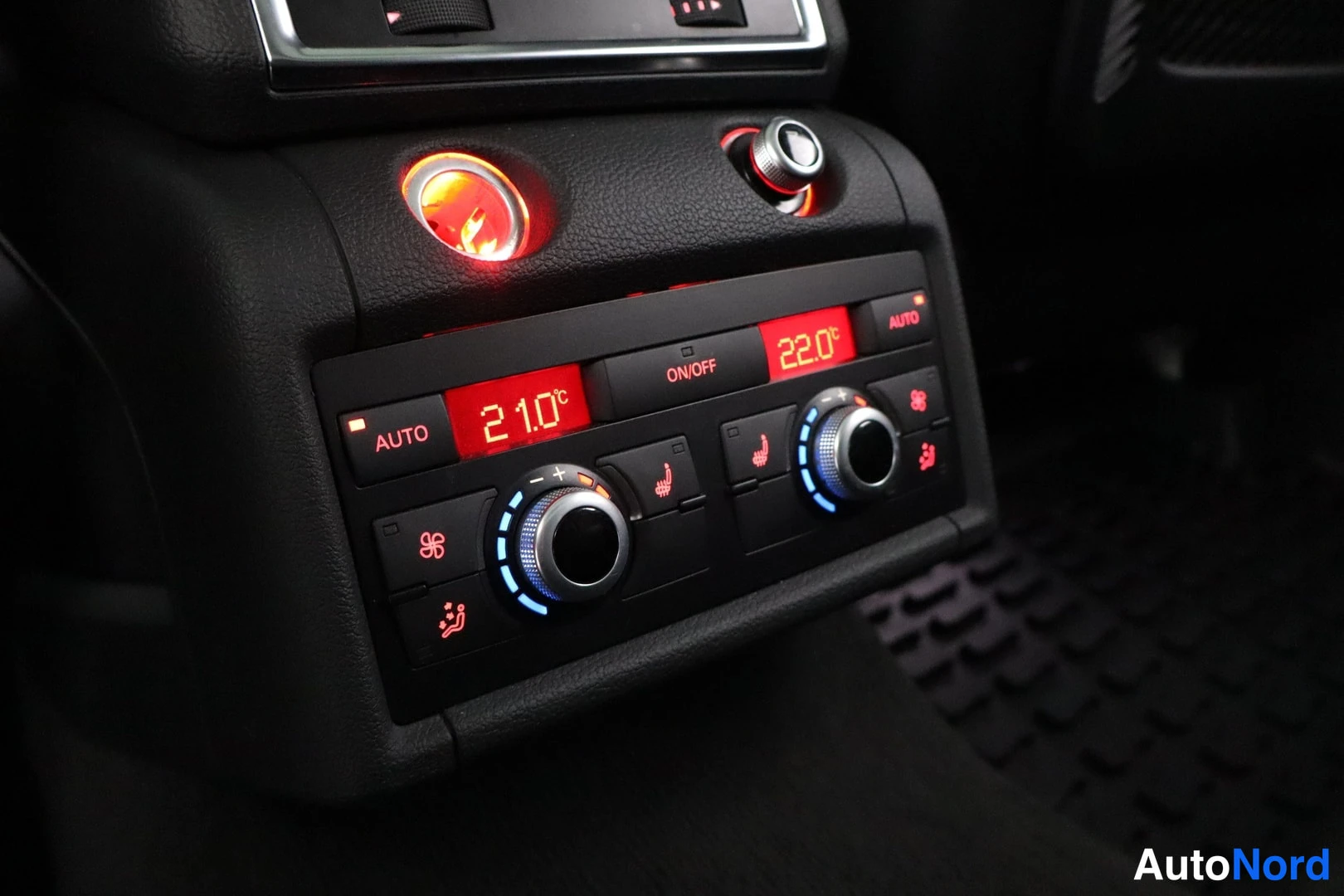Valkoinen Audi Q7 2012, yksityiskohta, kuva 40