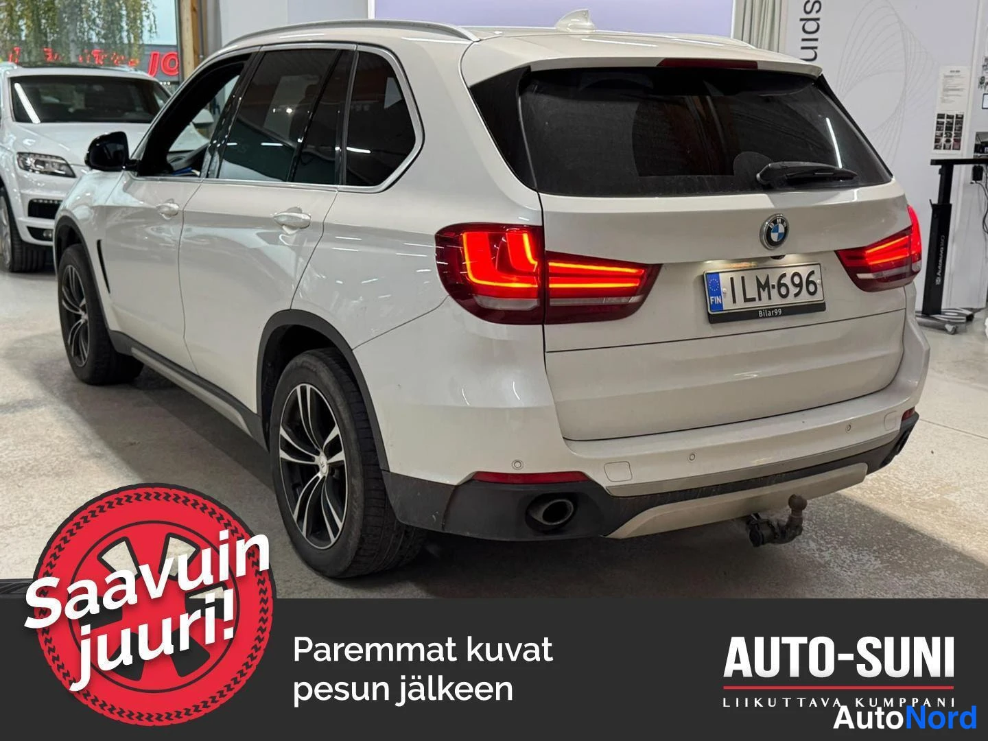 Vit BMW X5 2014, snett bakifrån, bild 3
