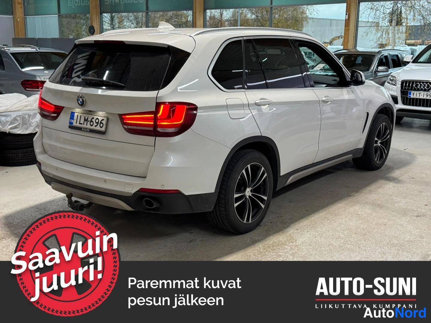 Vit BMW X5 2014, snett bakifrån, bild 4